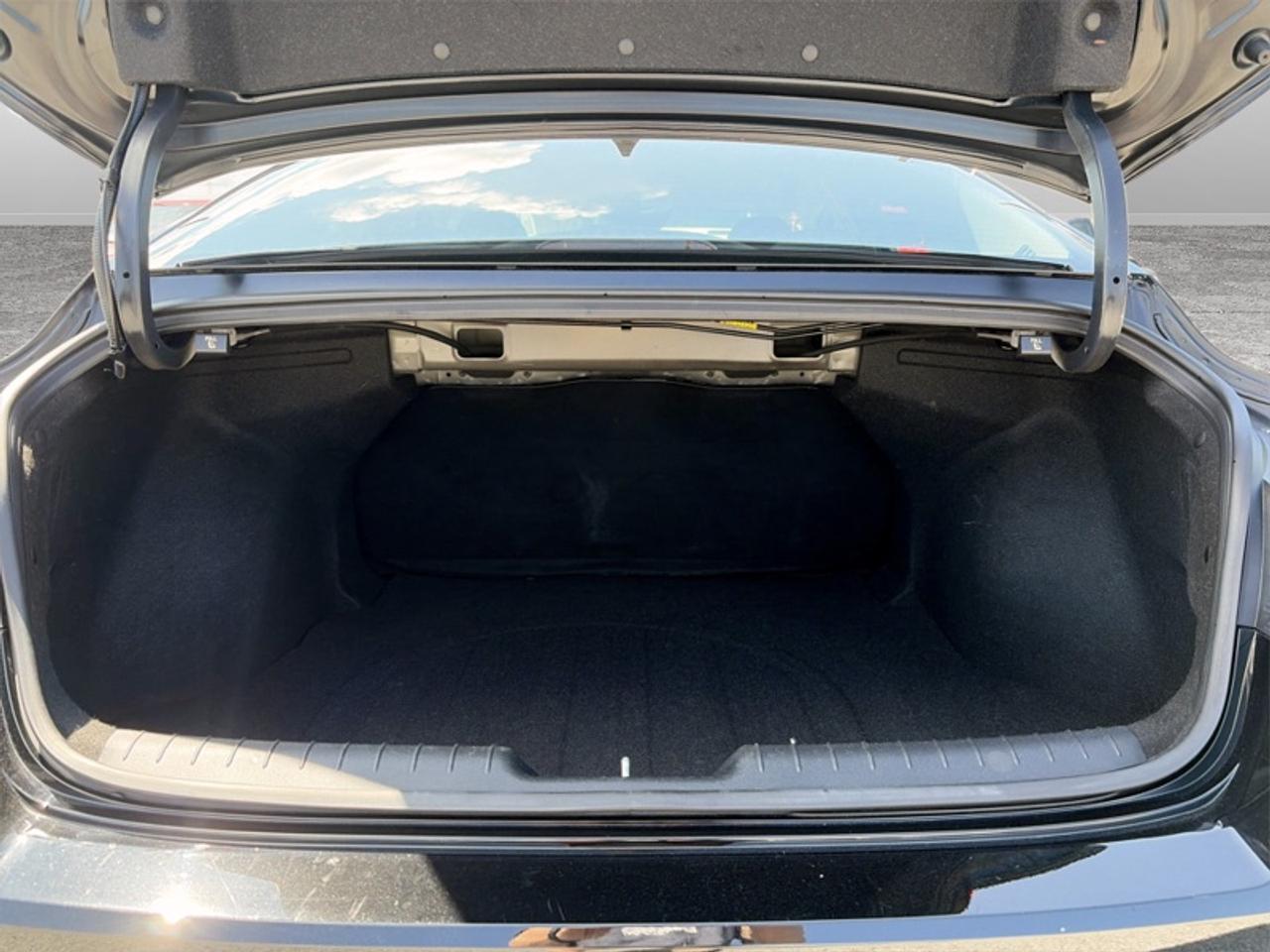 2021 Hyundai Elantra Preferred IVT  **LOW MILEAGE** Photo