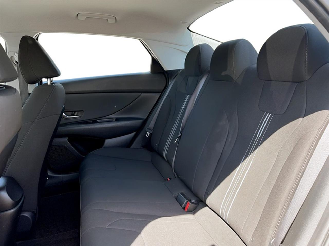 2021 Hyundai Elantra Preferred IVT  **LOW MILEAGE** Photo