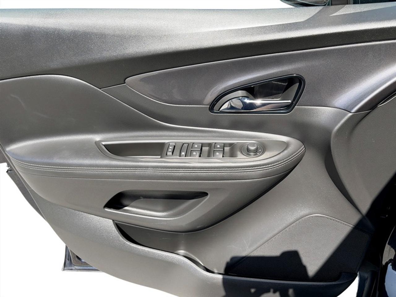2022 Buick Encore Preferred w/Safety Pkg II  *LOW KMS* Photo
