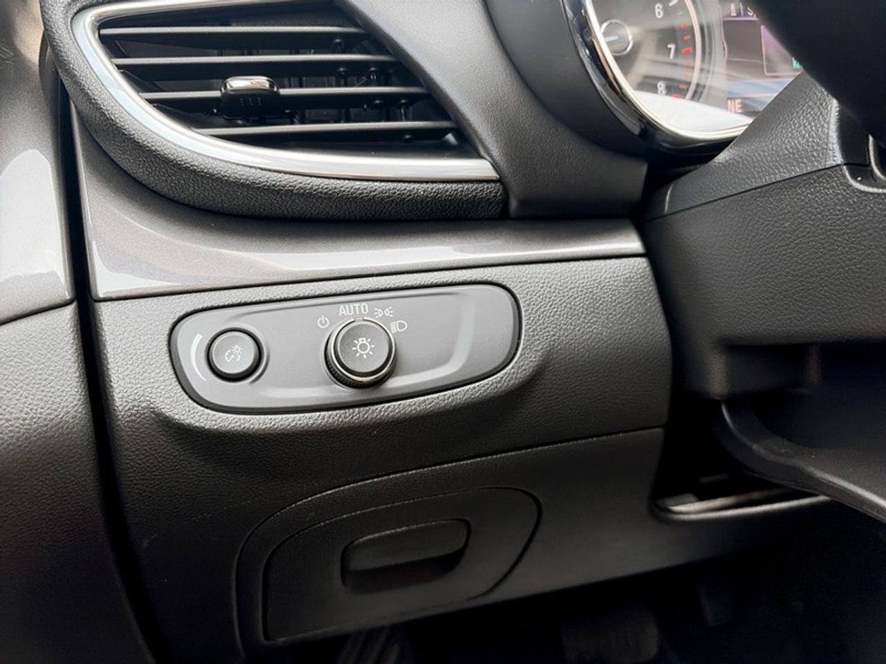 2022 Buick Encore Preferred w/Safety Pkg II  *LOW KMS* Photo