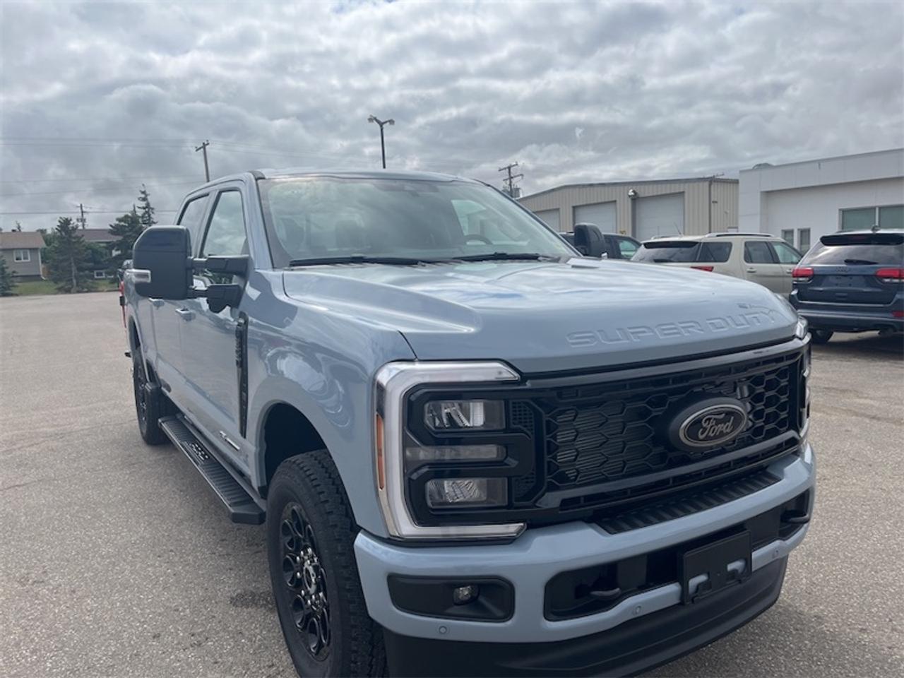 2026 Ford F-350 Super Duty Lariat Photo2