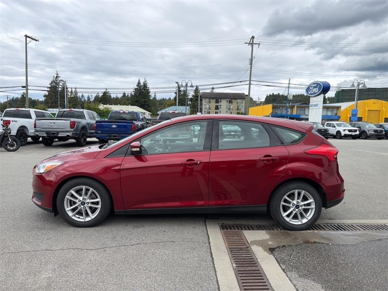 2017 Ford Focus SE Hatch Photo1