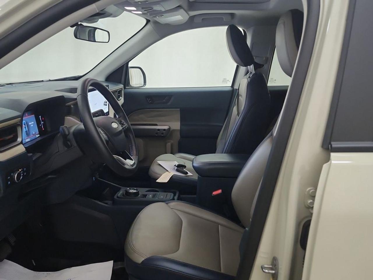 2025 Ford Maverick Lariat Photo2