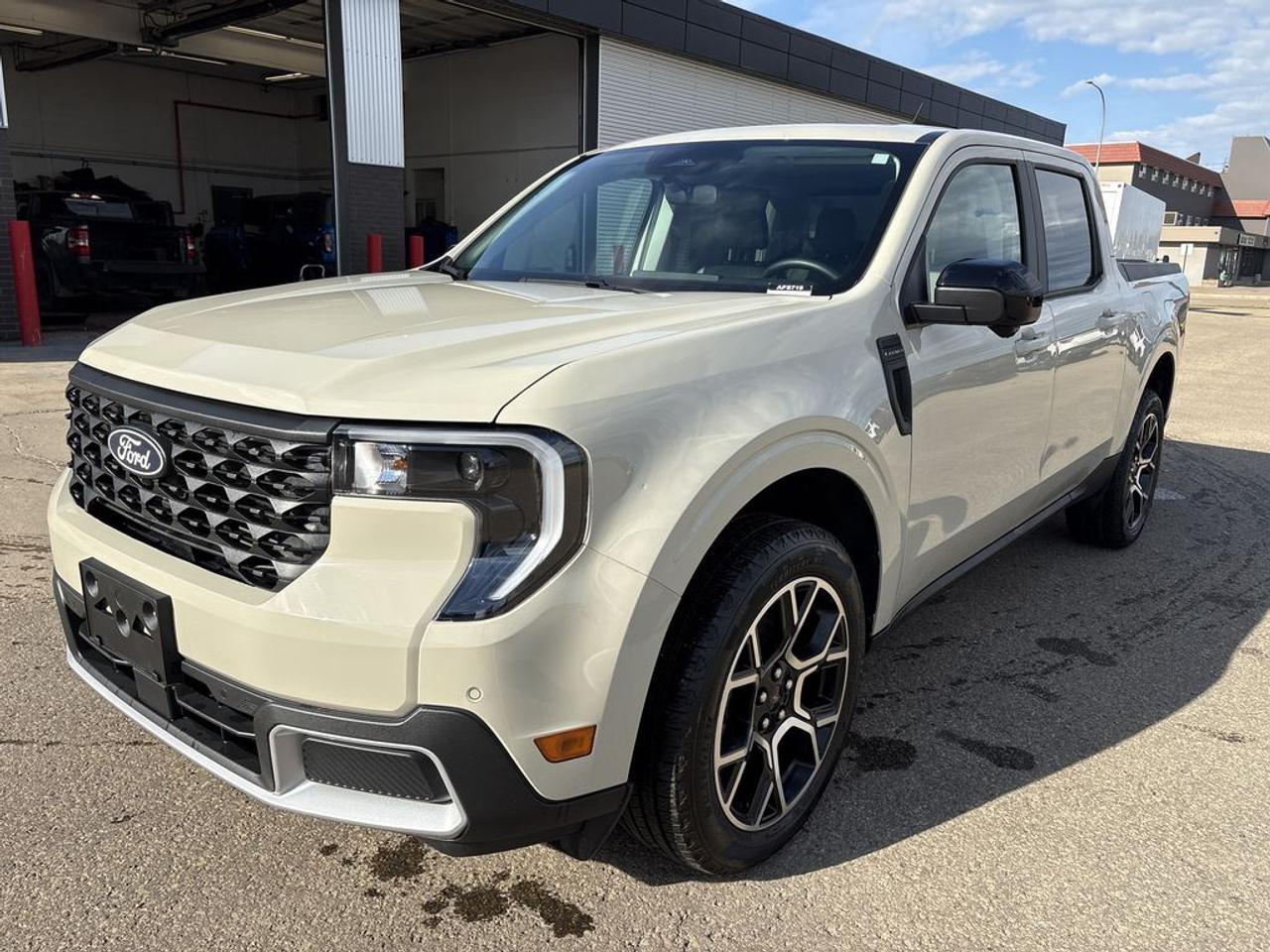 2025 Ford Maverick Lariat Photo1