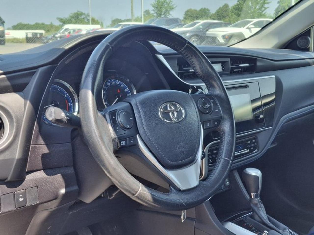 2019 Toyota Corolla SE | Split Leather | Heated Seats | Toyota Safety Sense | Bluetooth | Air Conditioning | and More ! Photo