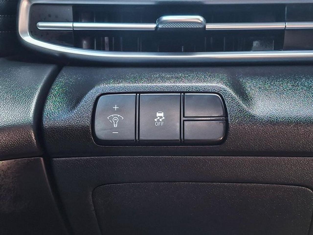 2025 Hyundai Elantra Preferred Tech | Sunroof | Nav | Heated Wheel + Seats | BCA | RCCA | CarPlay + Android | and More ! Photo