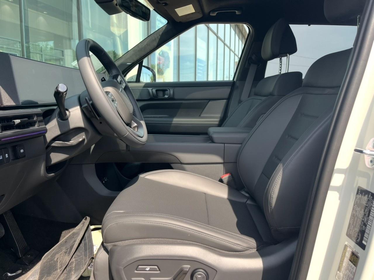 2026 Hyundai Santa Fe Hybrid Ultimate Calligraphy AWD Photo