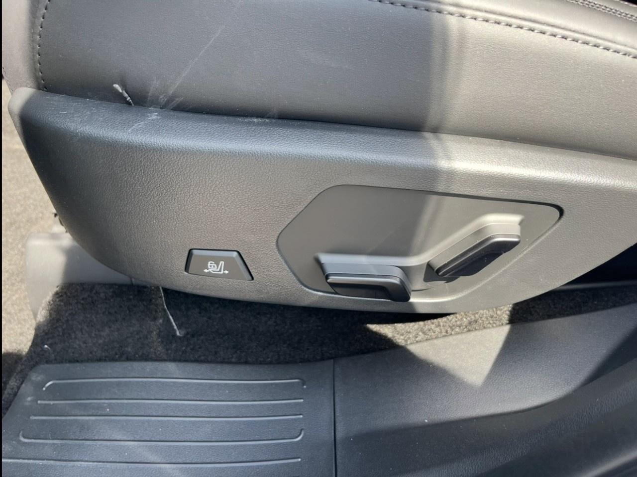 2026 Hyundai Santa Fe Hybrid Ultimate Calligraphy AWD Photo