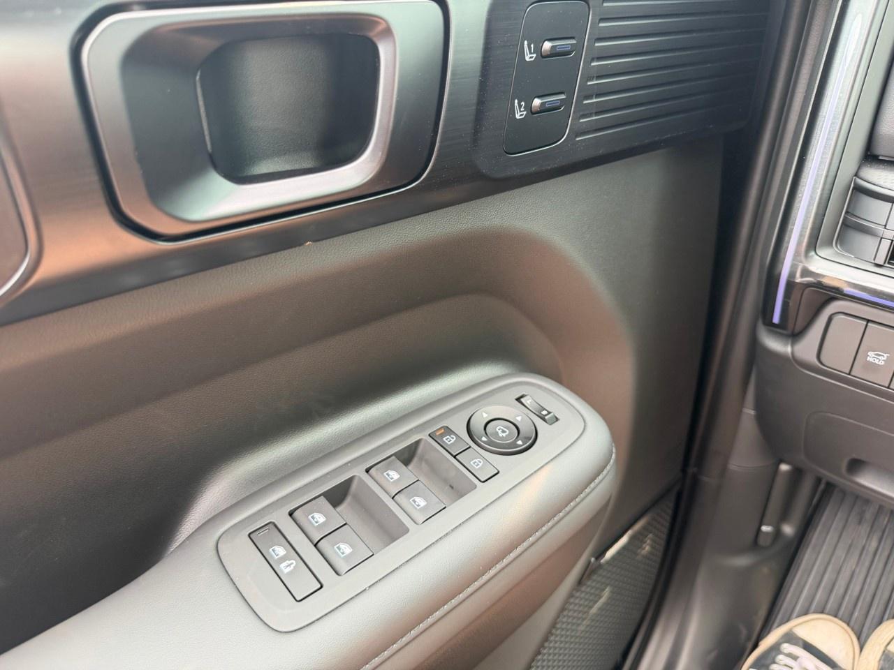 2026 Hyundai Santa Fe Hybrid Ultimate Calligraphy AWD Photo