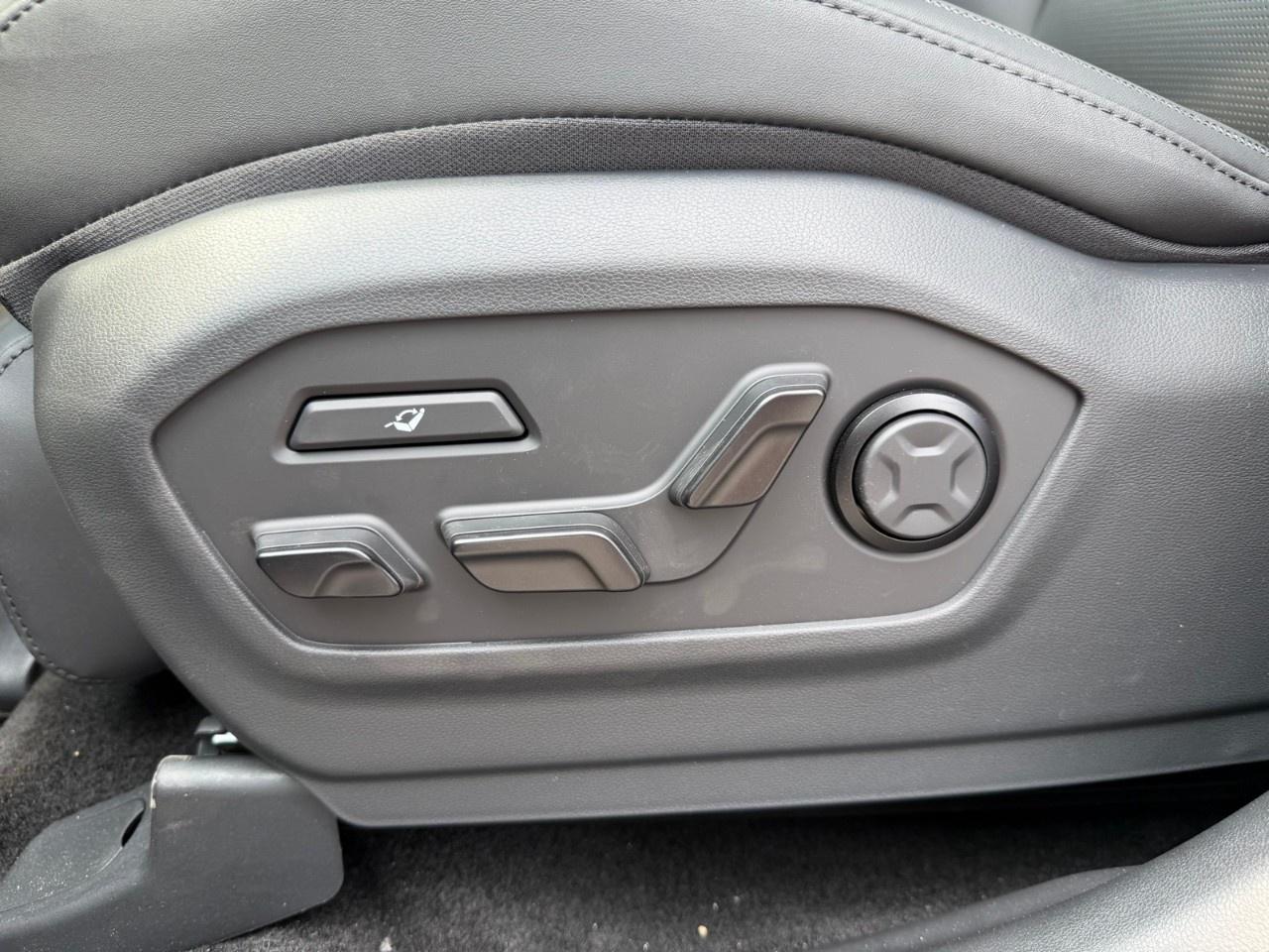 2026 Hyundai Santa Fe Hybrid Ultimate Calligraphy AWD Photo
