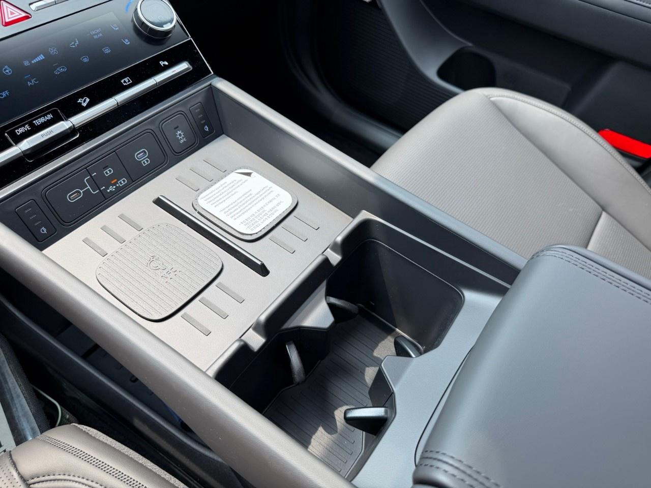 2026 Hyundai Santa Fe Hybrid Ultimate Calligraphy AWD Photo