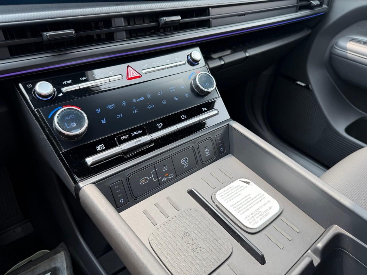 2026 Hyundai Santa Fe Hybrid Ultimate Calligraphy AWD Photo