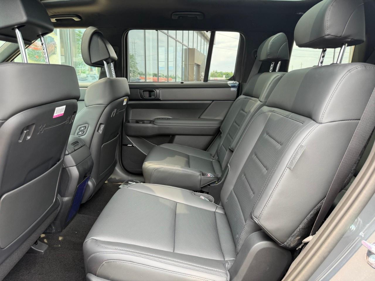 2026 Hyundai Santa Fe Hybrid Ultimate Calligraphy AWD Photo