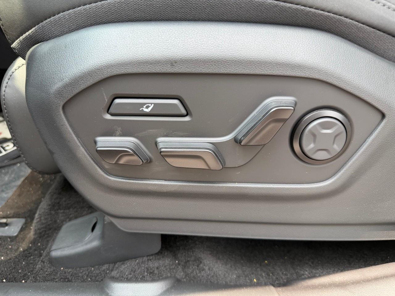 2026 Hyundai Santa Fe Hybrid Ultimate Calligraphy AWD Photo