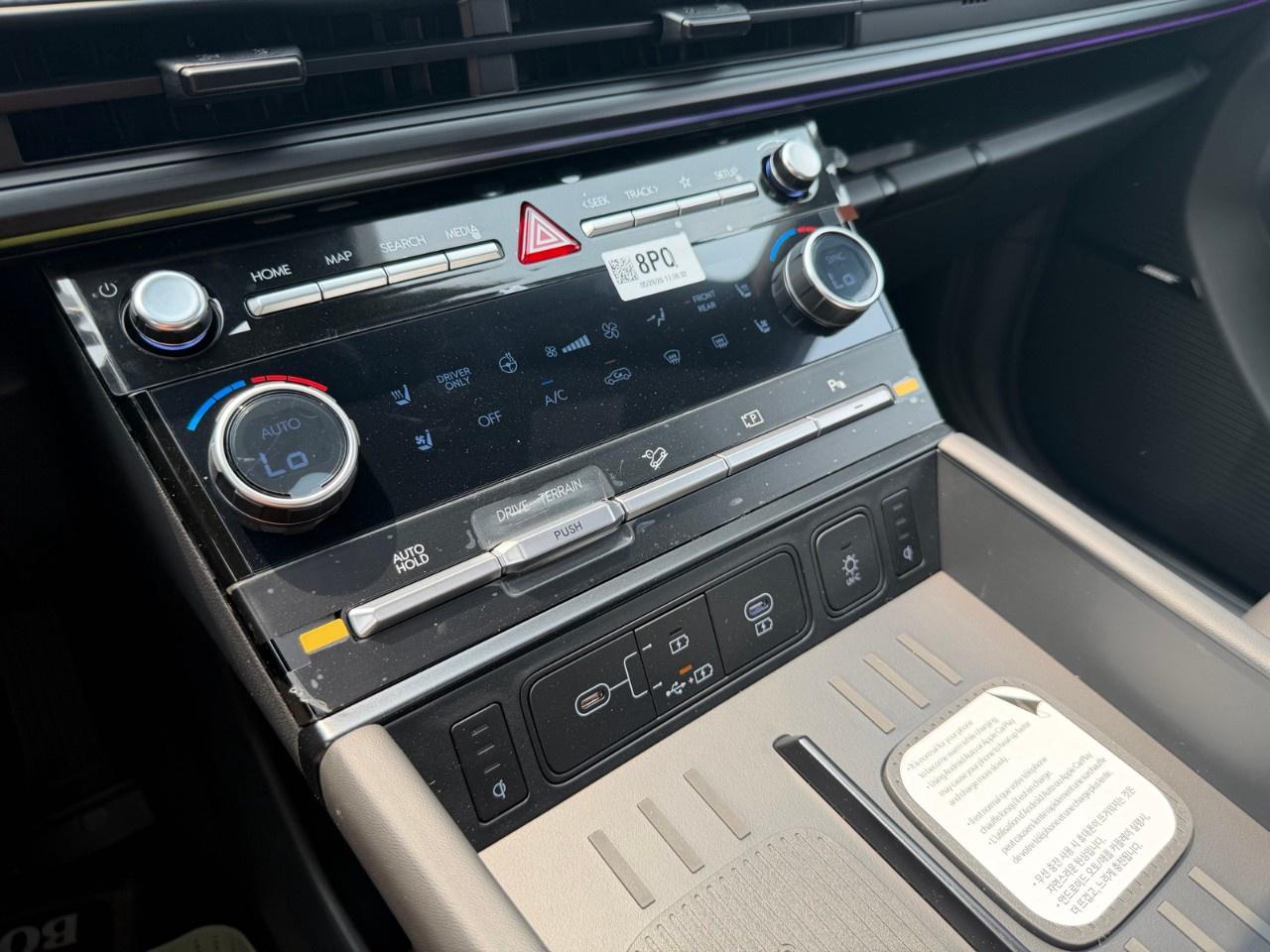 2026 Hyundai Santa Fe Hybrid Ultimate Calligraphy AWD Photo