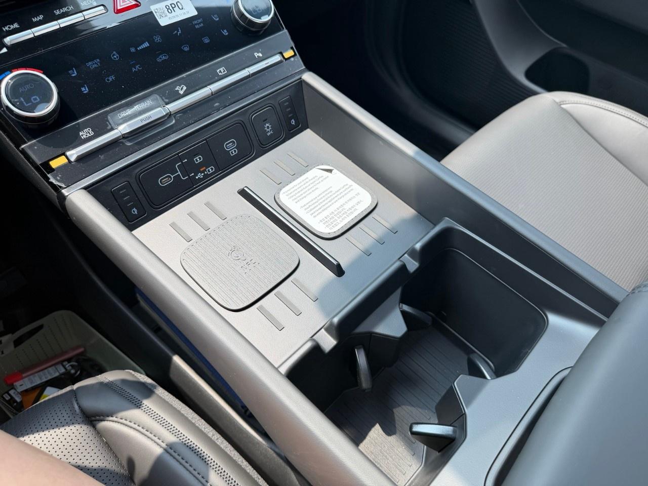 2026 Hyundai Santa Fe Hybrid Ultimate Calligraphy AWD Photo