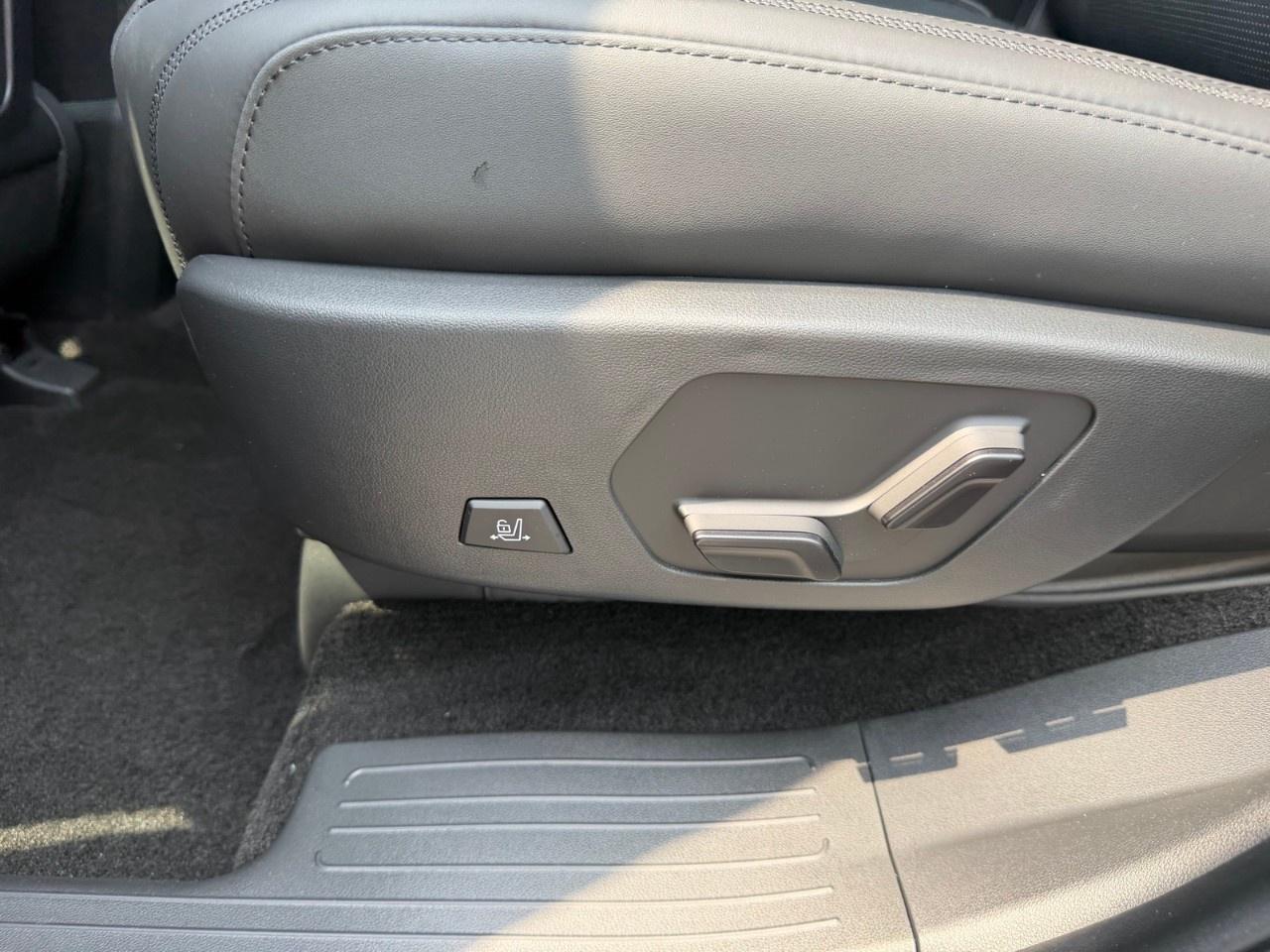 2026 Hyundai Santa Fe Hybrid Ultimate Calligraphy AWD Photo