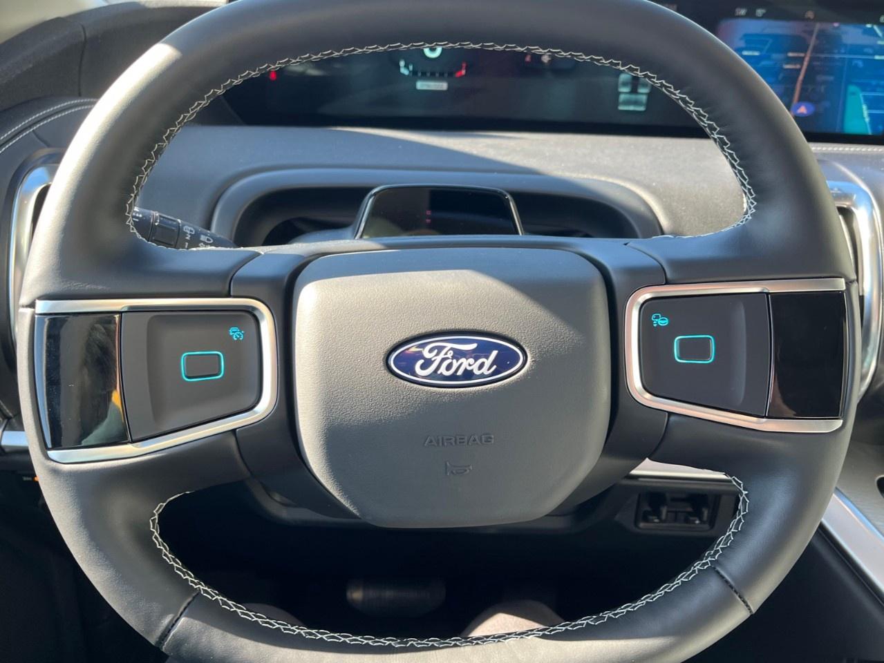 2027 Ford Expedition Platinum 4x4 Photo