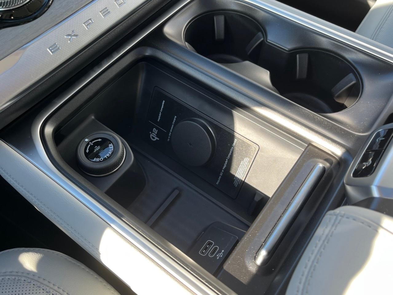2027 Ford Expedition Platinum 4x4 Photo