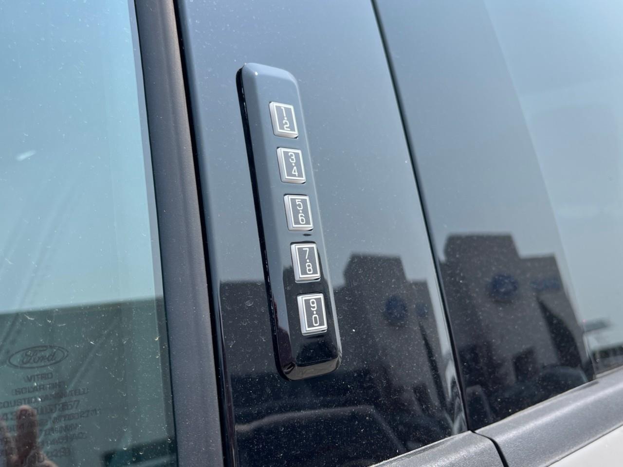2026 Ford F-350 Lariat Photo