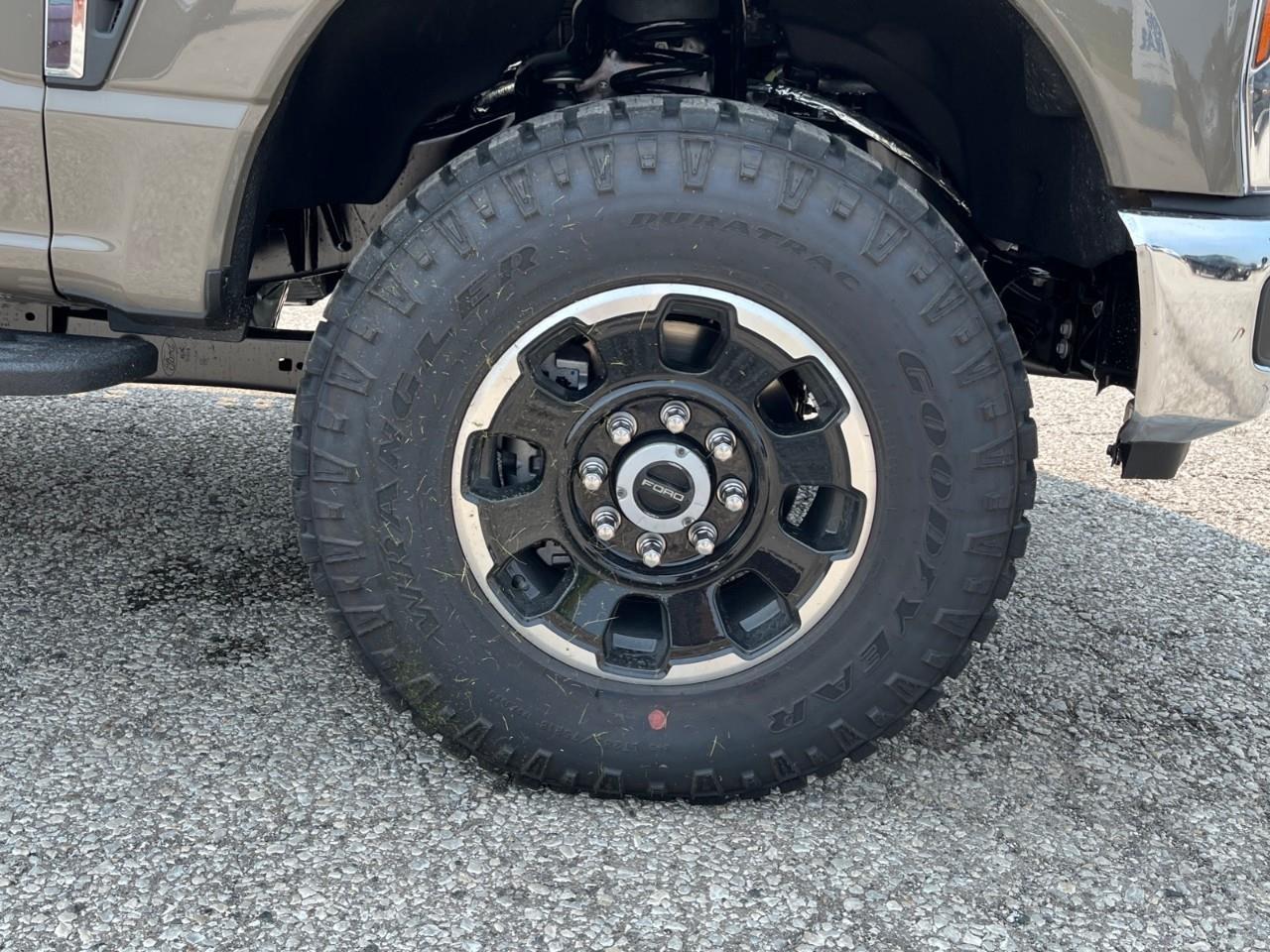 2026 Ford F-350 Lariat Photo
