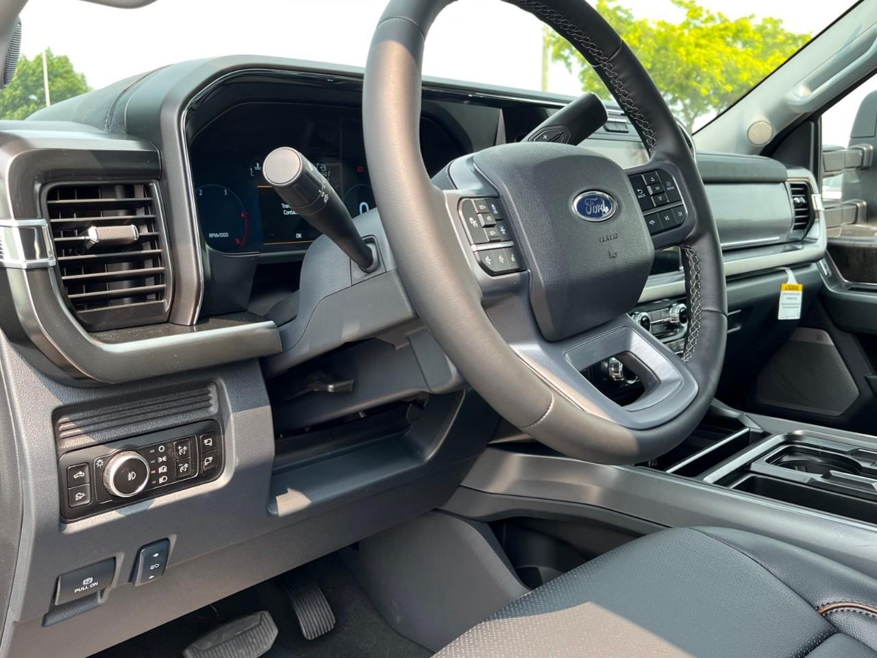 2026 Ford F-350 Lariat Photo