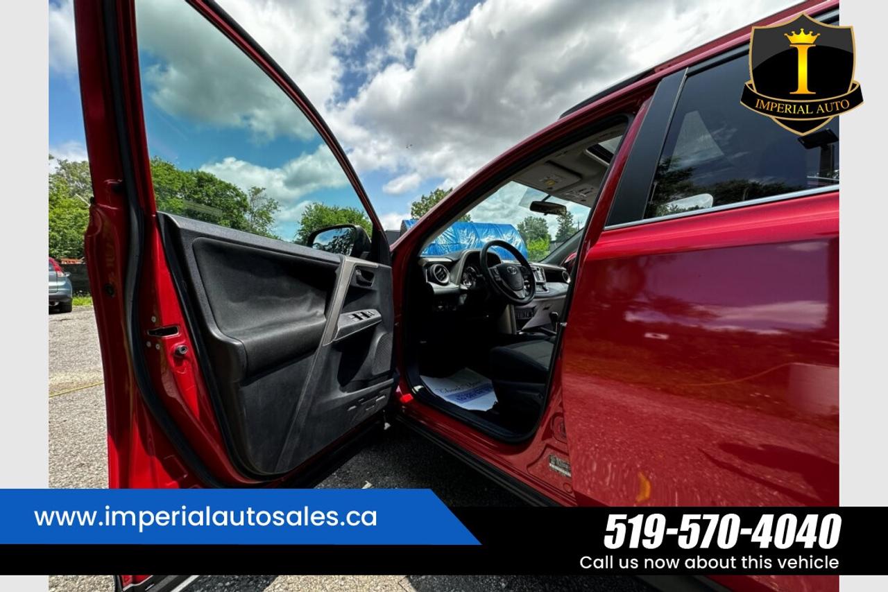2013 Toyota RAV4 XLE-LOW KILOMETERS Photo