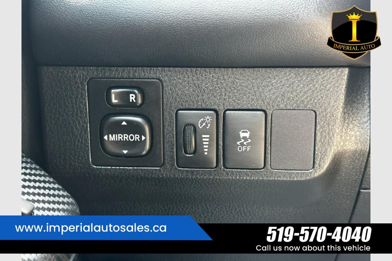 2013 Toyota RAV4 XLE-LOW KILOMETERS Photo