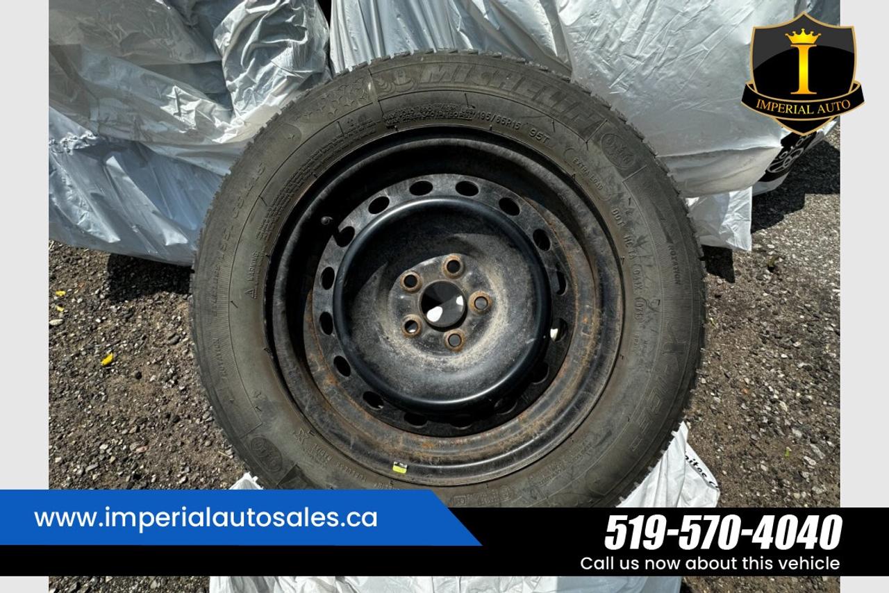 2013 Toyota RAV4 XLE-LOW KILOMETERS Photo