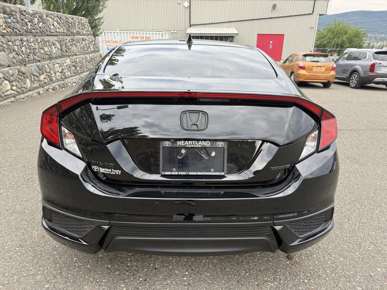 2016 Honda Civic COUPE Touring Photo