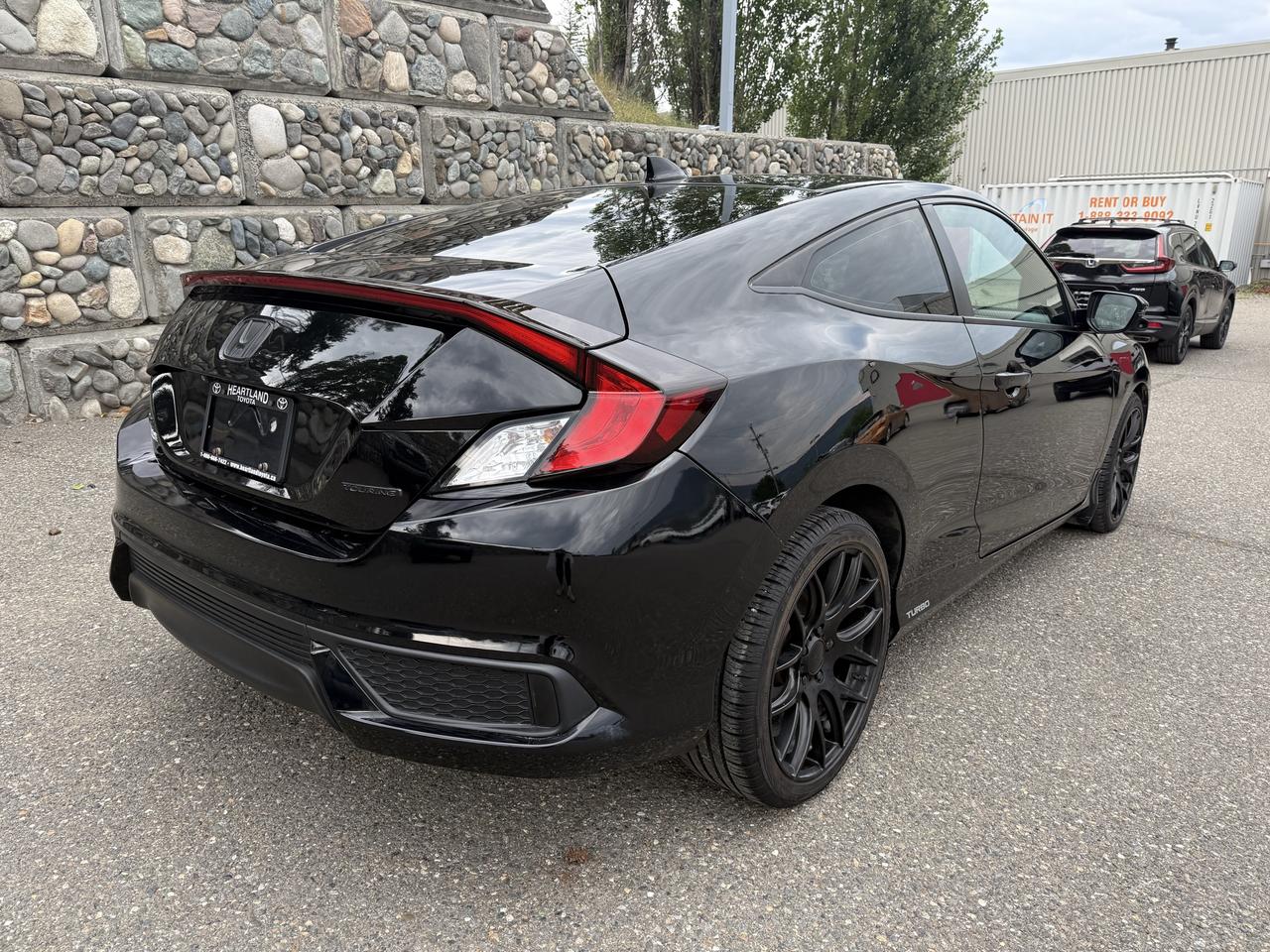 2016 Honda Civic COUPE Touring Photo