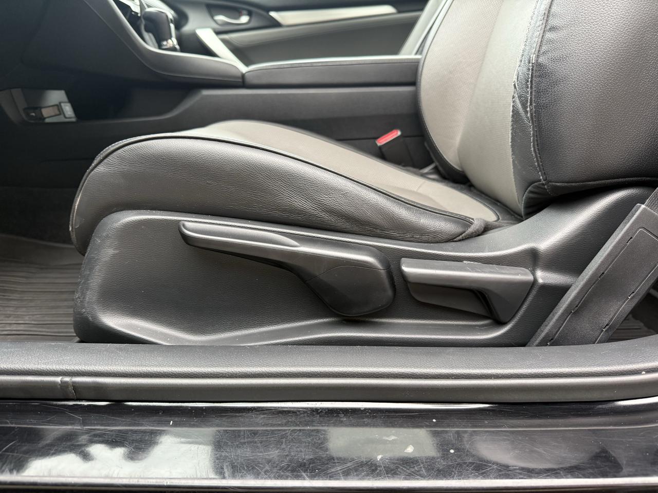 2016 Honda Civic COUPE Touring Photo