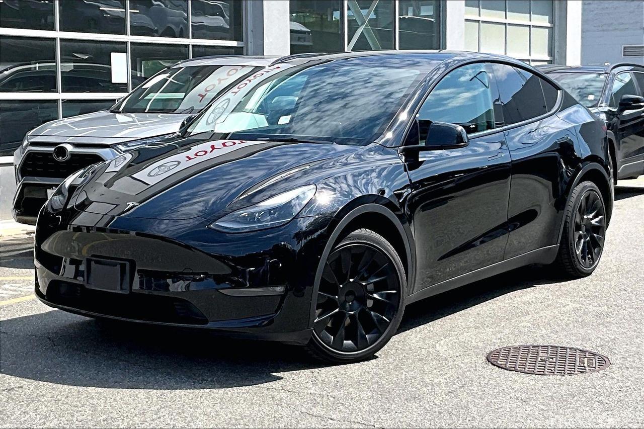Used 2023 Tesla Model Y  for sale in Port Moody, BC