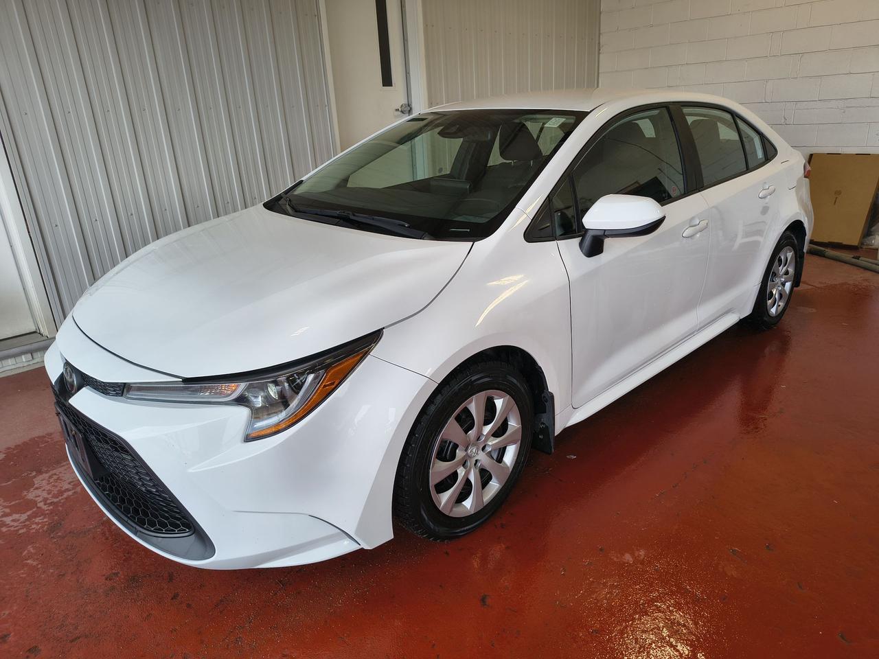 2022 Toyota Corolla LE Photo0