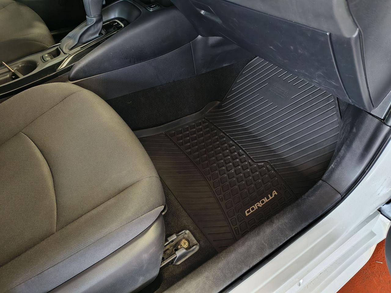 2022 Toyota Corolla LE Photo0