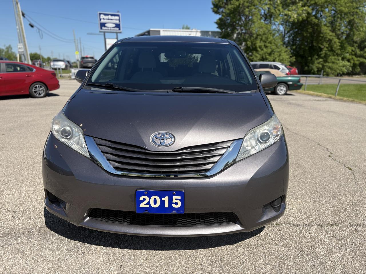 2015 Toyota Sienna LE Photo