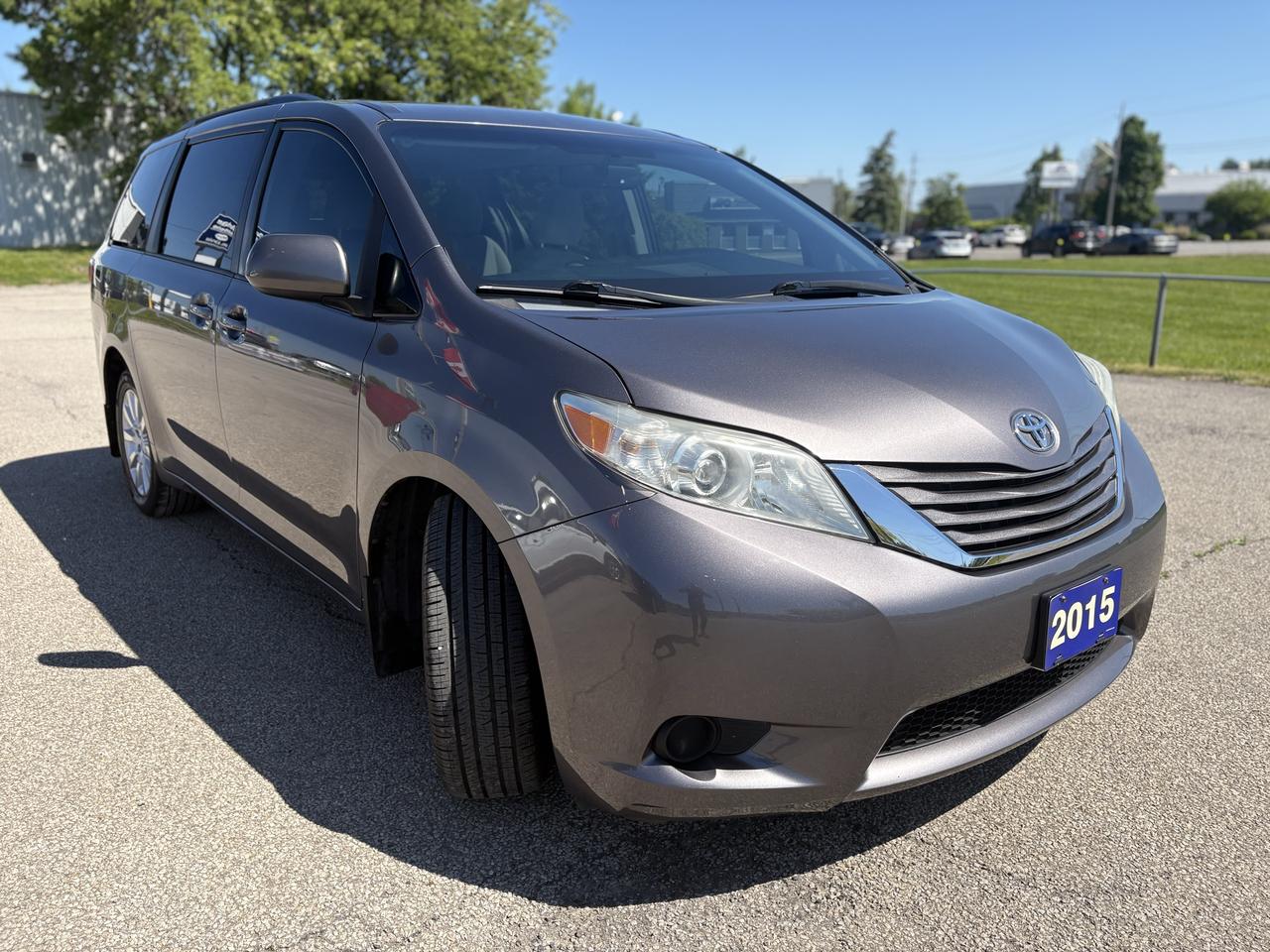 2015 Toyota Sienna LE Photo