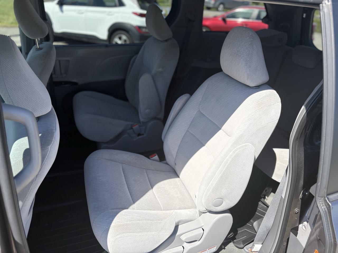 2015 Toyota Sienna LE Photo