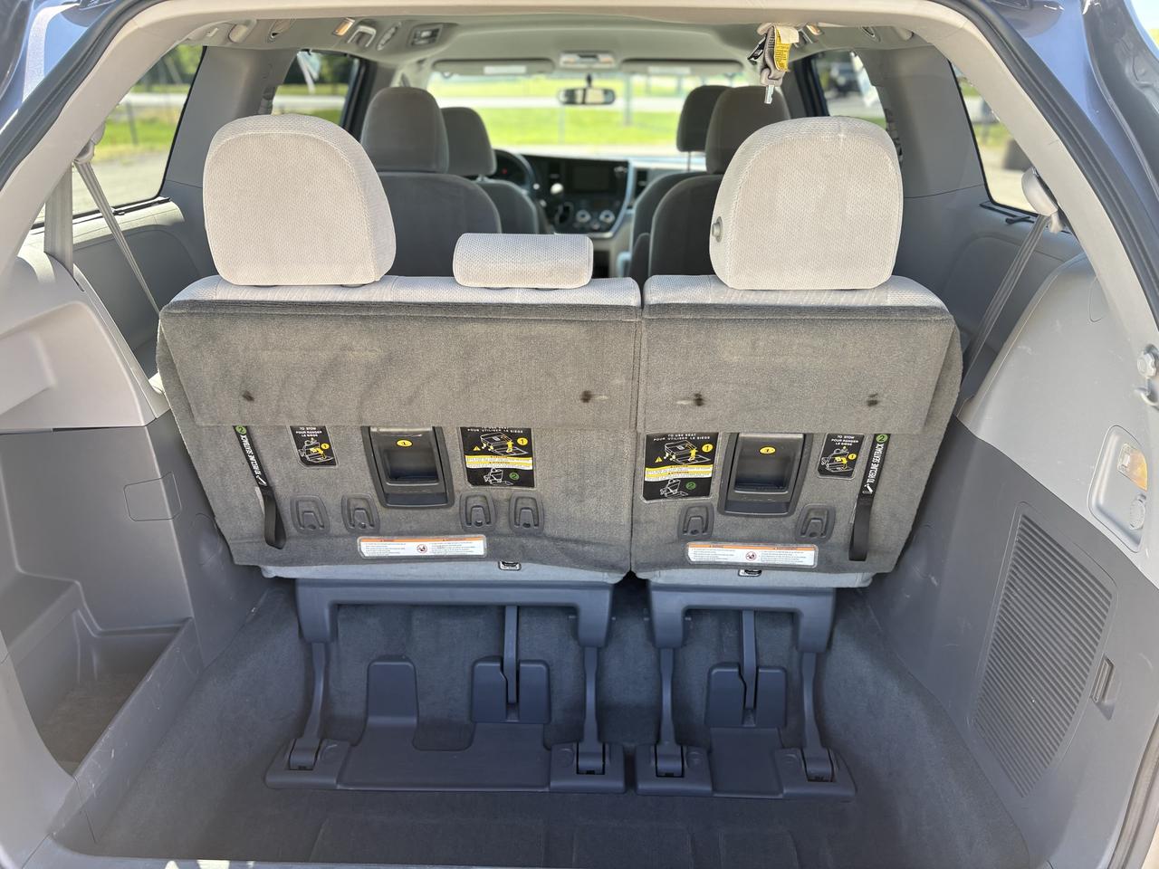 2015 Toyota Sienna LE Photo