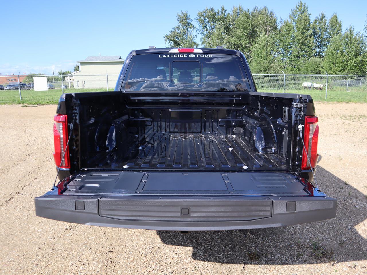 2026 Ford F-150 XLT Photo4
