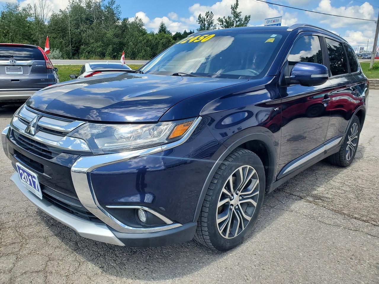 2017 Mitsubishi Outlander GT Photo2