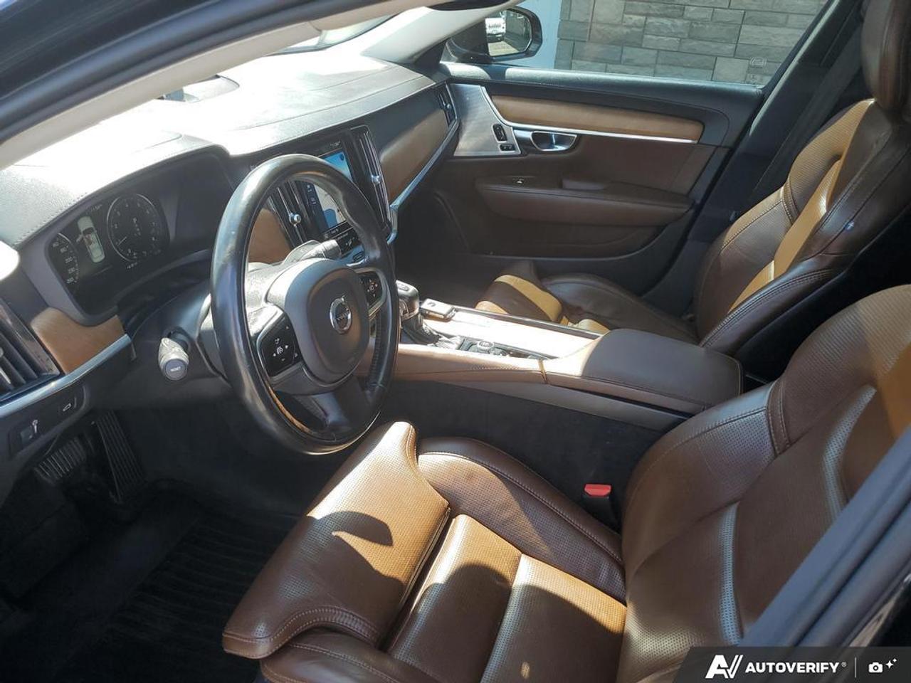 2020 Volvo S90 T6 AWD Inscription-NAVIGATION-LEATHER-PAN SUNROOF Photo
