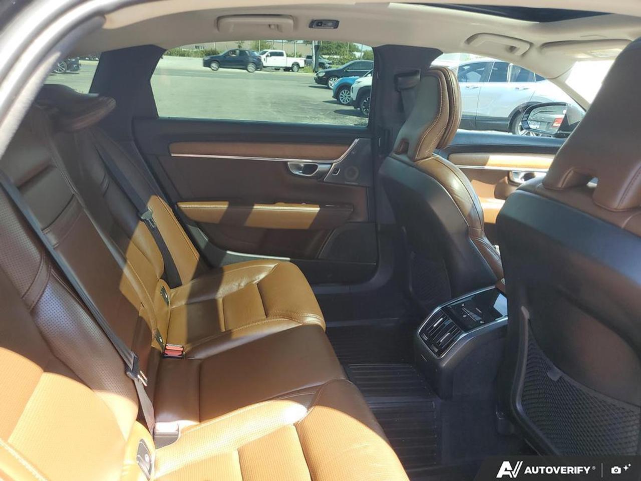 2020 Volvo S90 T6 AWD Inscription-NAVIGATION-LEATHER-PAN SUNROOF Photo