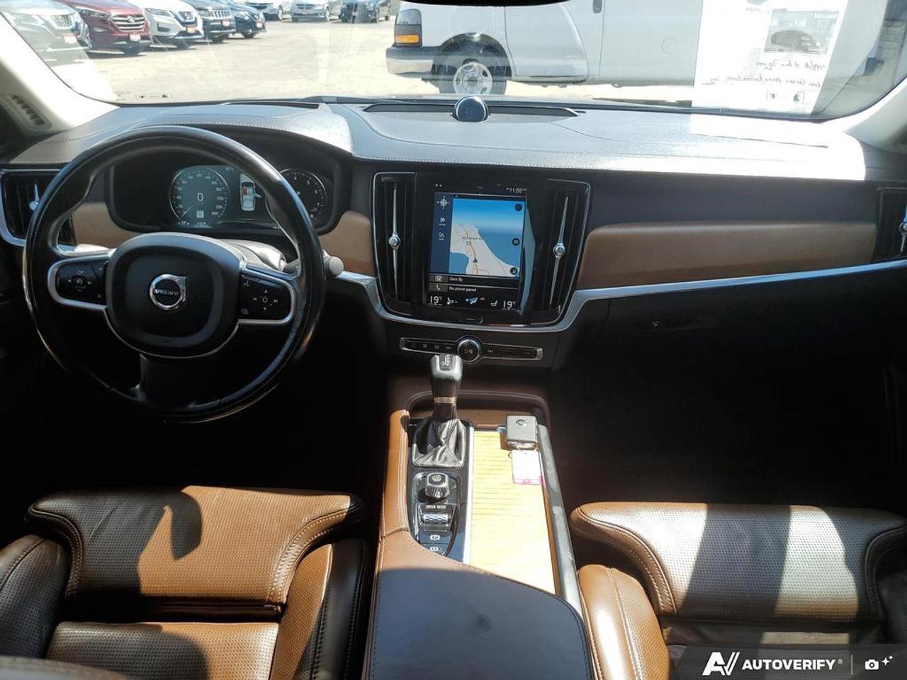 2020 Volvo S90 T6 AWD Inscription-NAVIGATION-LEATHER-PAN SUNROOF Photo