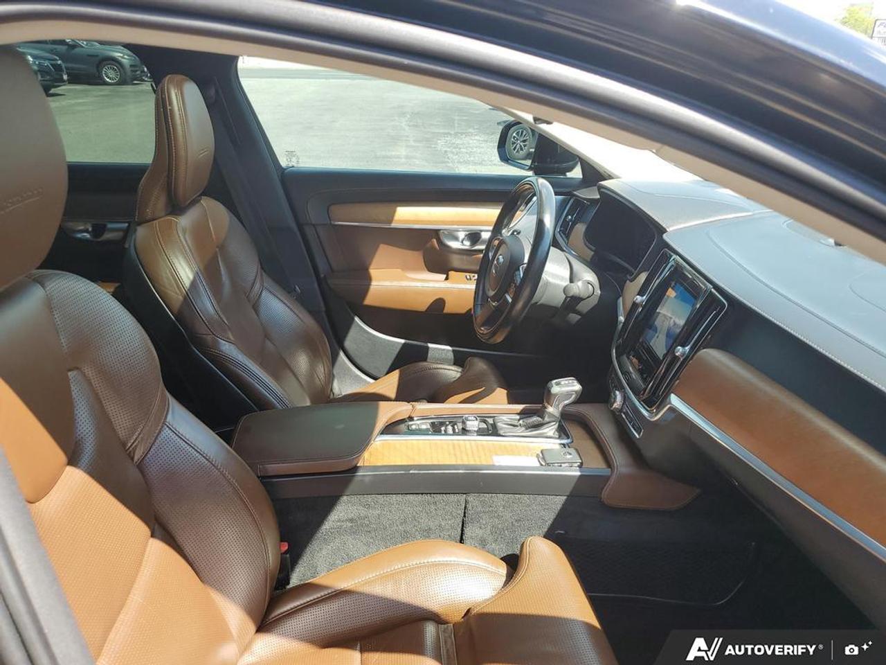 2020 Volvo S90 T6 AWD Inscription-NAVIGATION-LEATHER-PAN SUNROOF Photo