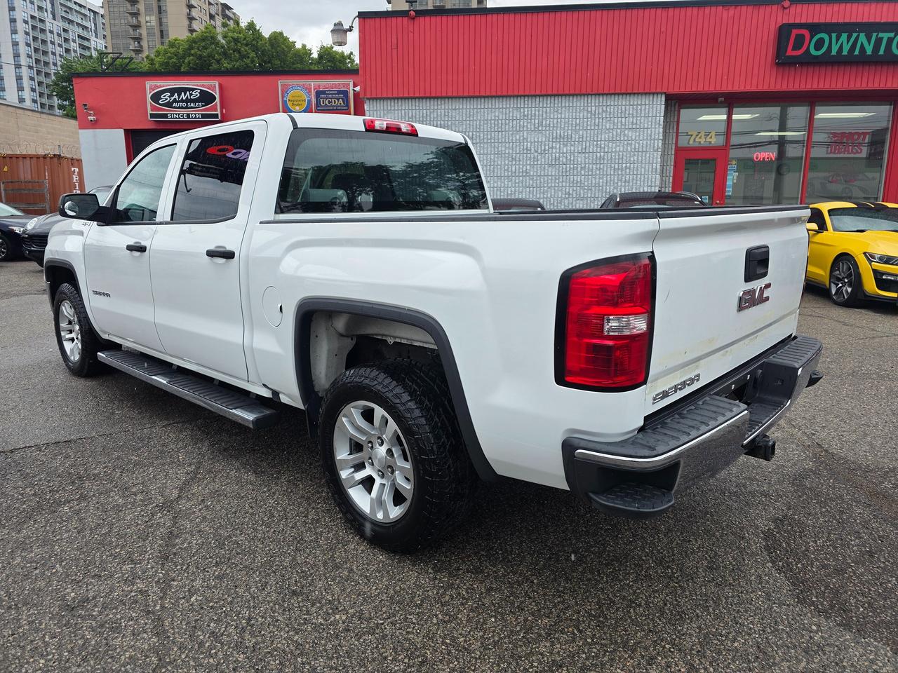 2018 GMC Sierra 1500 4WD Crew Cab Photo3
