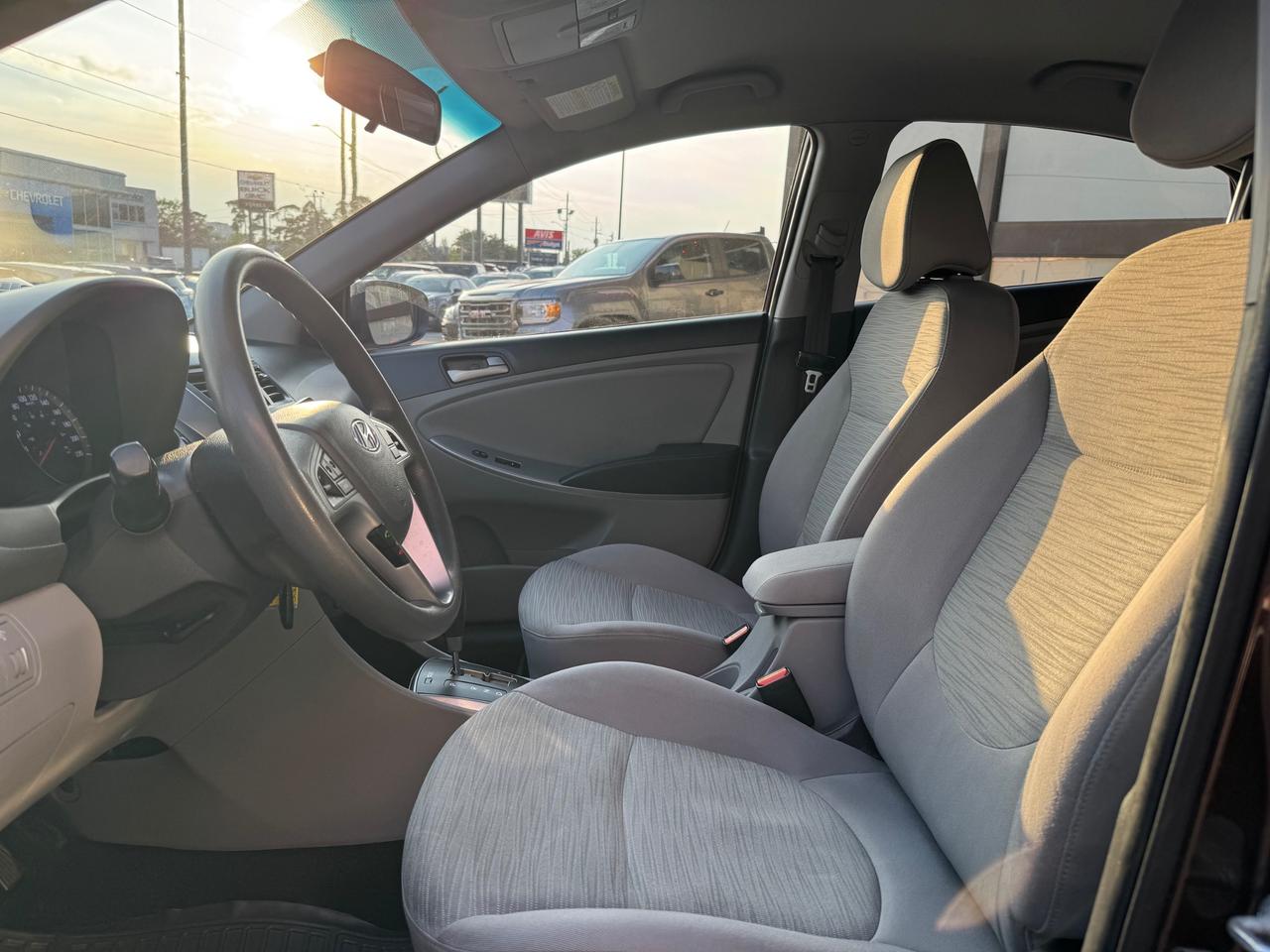 2015 Hyundai Accent GL NEW ARRIVAL | ONE OWNER | ACCIDENT FREE | EXCELLENT MAINTENANCE Photo