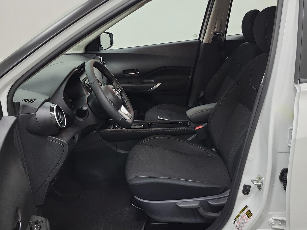2024 Nissan Kicks SV Photo