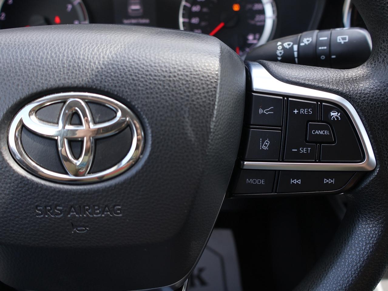 2020 Toyota Highlander V6 LE AWD CERTIFIED *LOW KMS* CAMERA BLUETOOTH HEATED SEATS CRUISE ALLOYS Photo