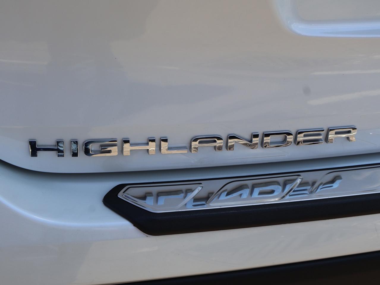 2020 Toyota Highlander V6 LE AWD CERTIFIED *LOW KMS* CAMERA BLUETOOTH HEATED SEATS CRUISE ALLOYS Photo